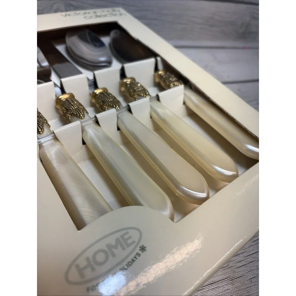 Holly Cream Boheme 20-piece Flatware Set 2001 Home For The Holidays
